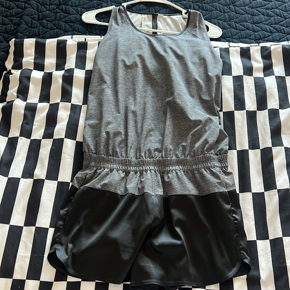 Lululemon Getaway Romper Black Gray Size 8 Athletic Travel Shorts Romper